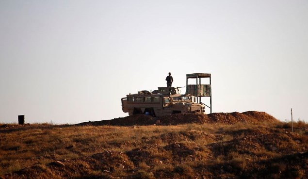 الجيش يحبط محاولة تسلل 18 شخصا