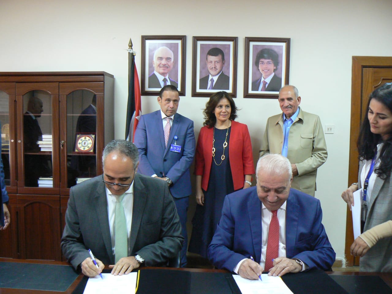 اتفاقية لتخفيض أسعار الكهرباء المستهلكة في