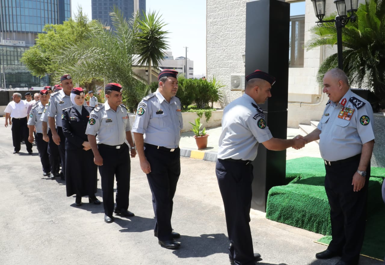 الدفاع المدني يسير بعثة الحج الخاصة