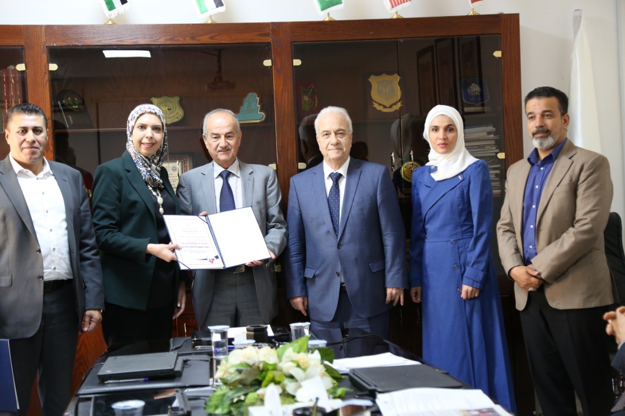 كليتا الأعمال والآداب والعلوم الإنسانية في