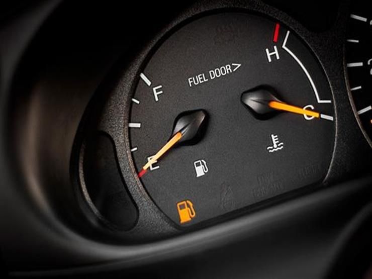 إليك مخاطر قيادة السيارة بخزان وقود