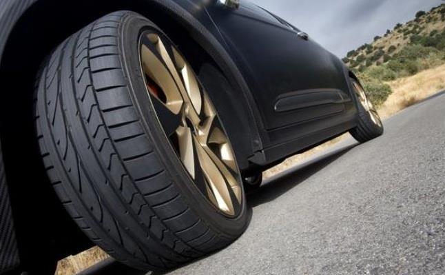 في مشهد موجع.. ابن يرمي والده