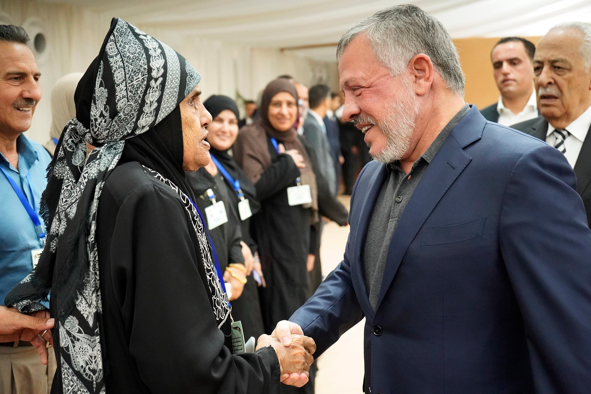 الملك في مقدمة مودعي قافلة حجاج