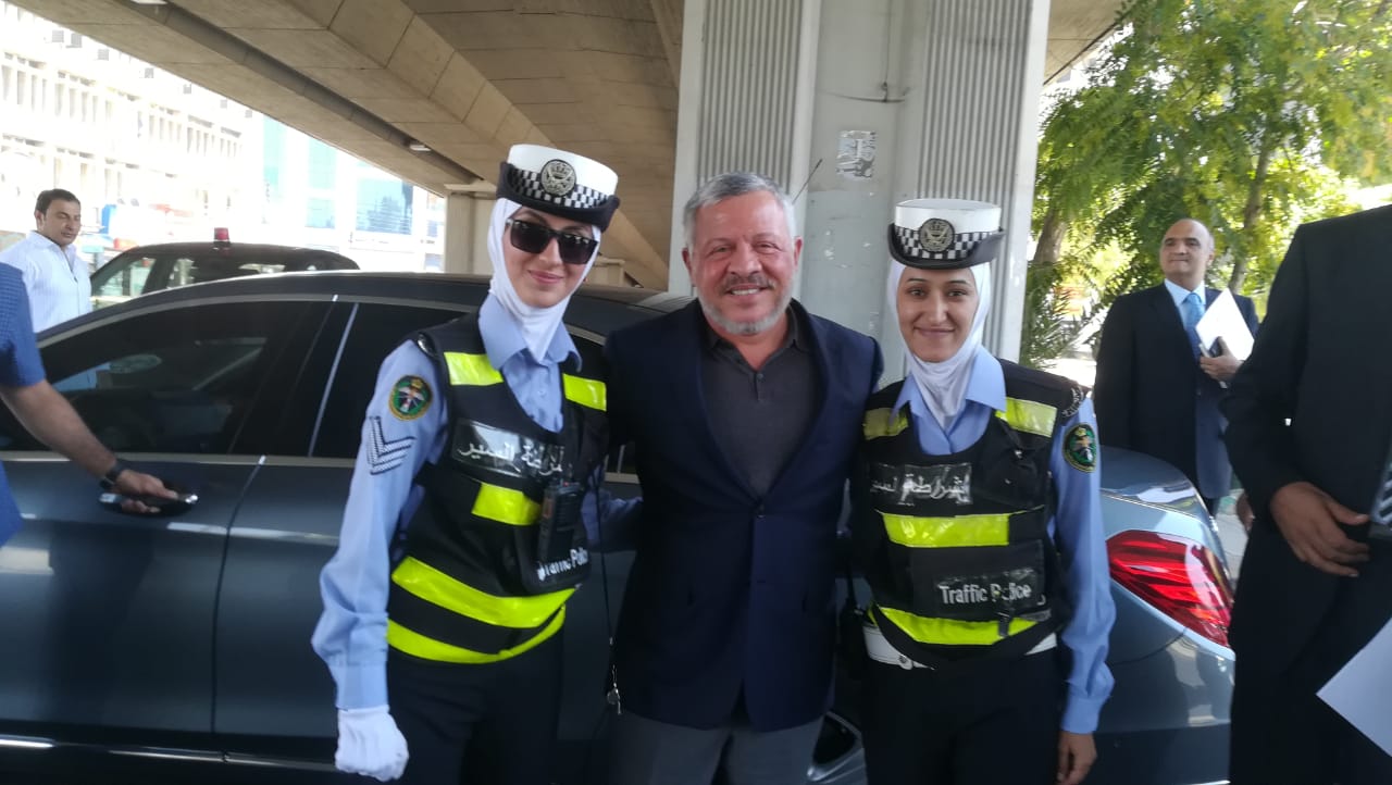 ماذا سأل الملك الشرطيتين الحراحشة وبتول