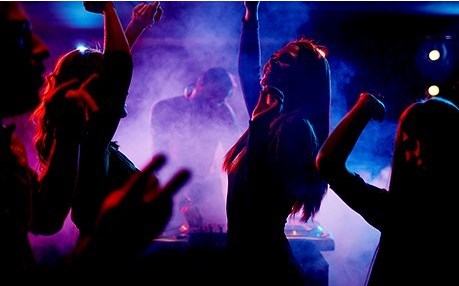 الامن يداهم نوادي ليلية ويضبط 16