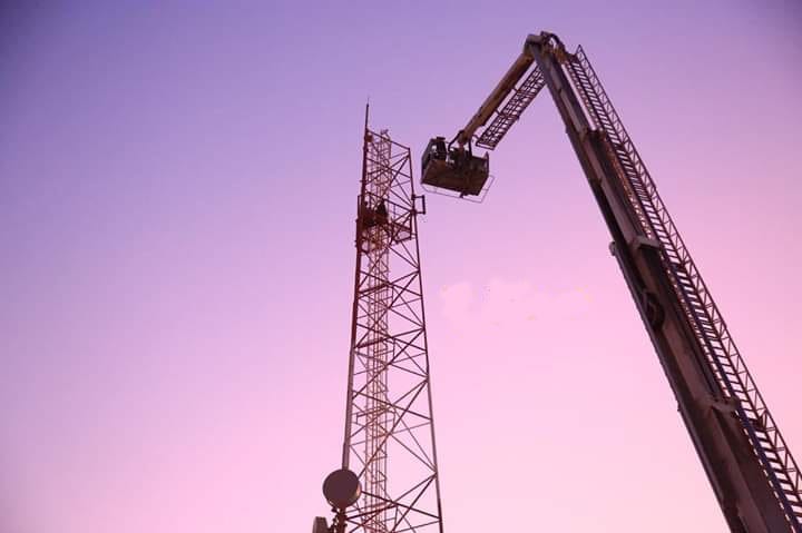 انقاذ فتاة حاولت الانتحار من برج