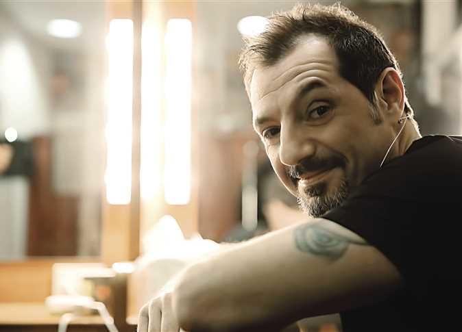 تيم حسن يرحب بعادل كرم في