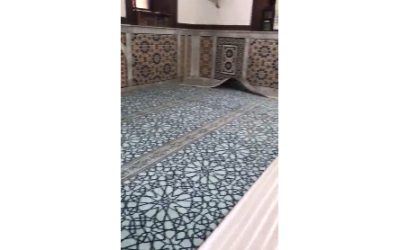 بالفيديو: شاهد تركيب السجاد الجديد في