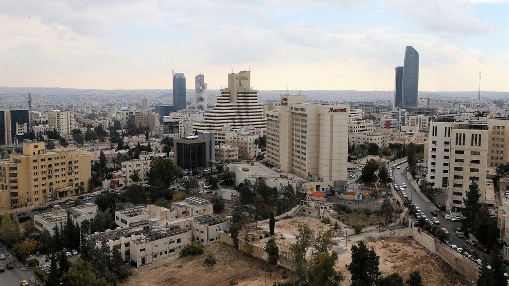 45% من الأردنيين يفكرون بالهجرة و90