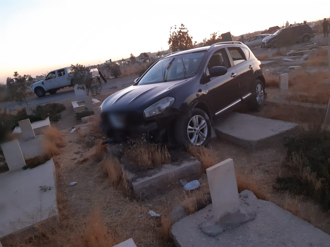 حتى الأموات لم يسلموا.. 7 إصابات