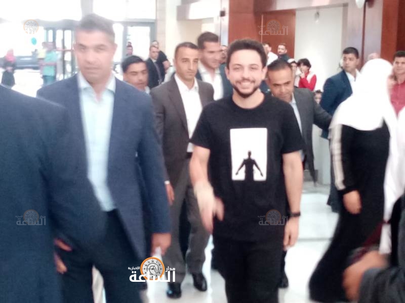 ولي العهد الأمير حسين يزور مركز