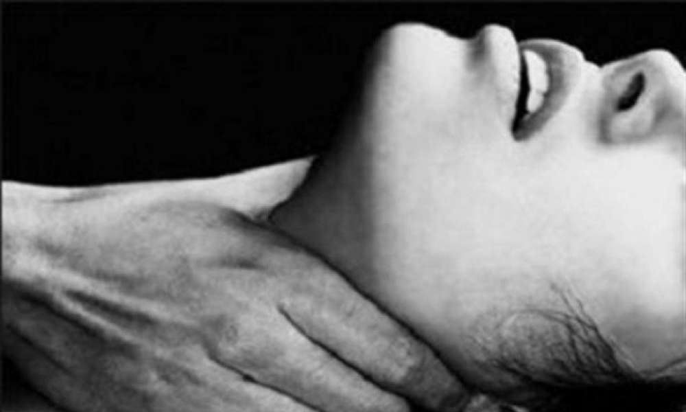 زوج يقتل زوجته ويخفي جثتها داخل