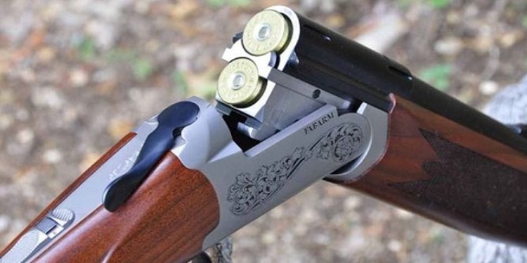 ضبط سائق مركبة عمومي بحوزته بمبكشن