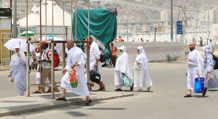 بدء توافد الحجاج على مشعر منى