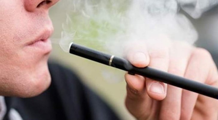 أمريكا.. سيجارة إلكترونية تدمر رئة مراهق