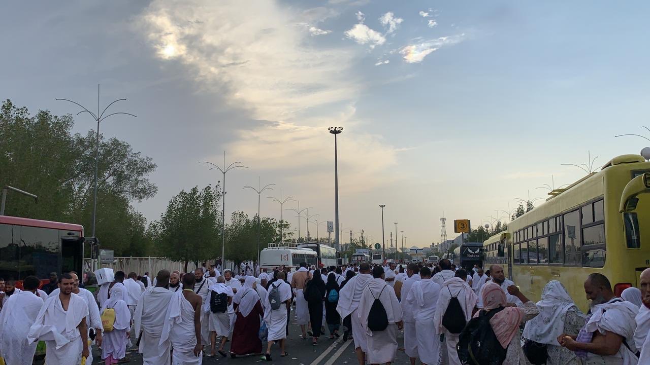 بدء نفرة الحجاج إلى مزدلفة بعد