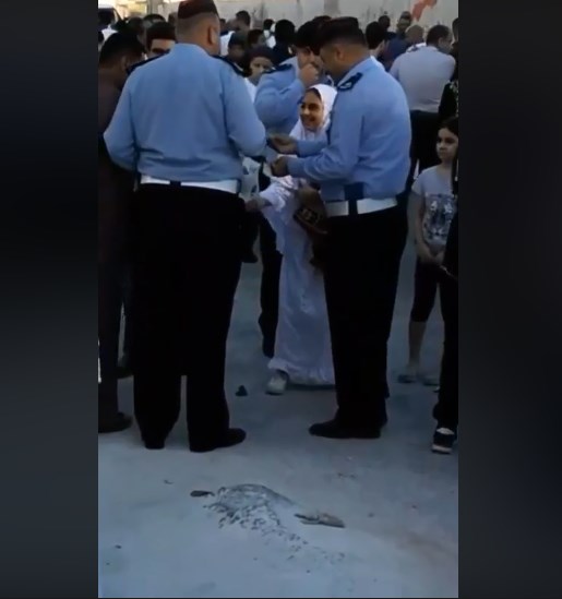 نايا وساما في صلاة العيد (فيديو)