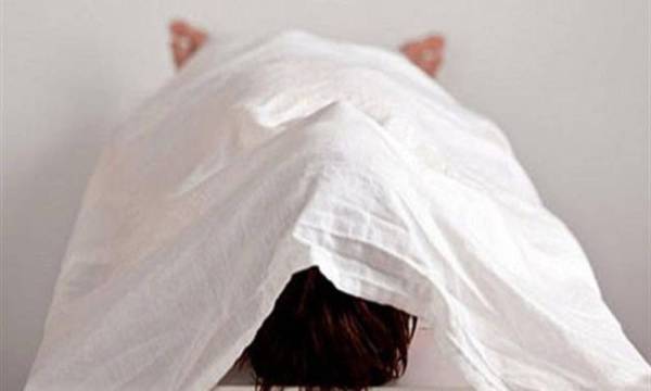 جريمة بشعة.. شاب يقتل والده بجانب