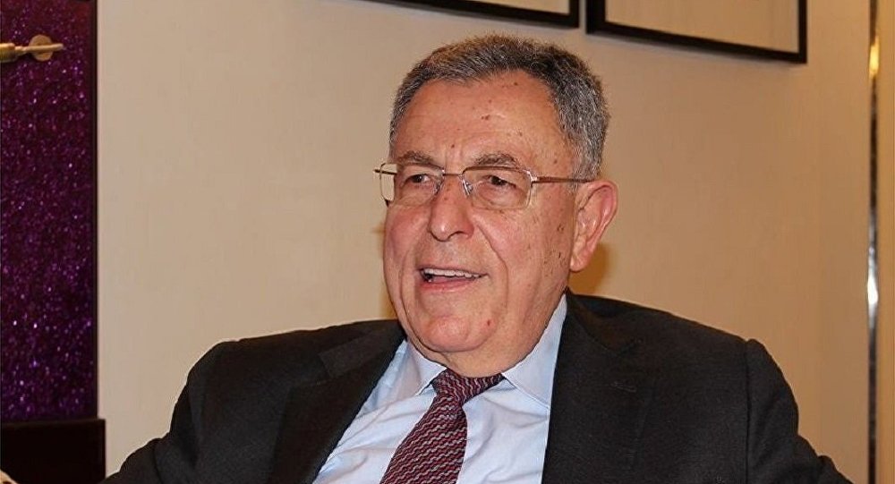 فؤاد السنيورة يفاجئ الجمهور بأداء أغنية