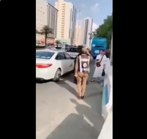 شاهد.. تحية عسكرية من رجل أمن