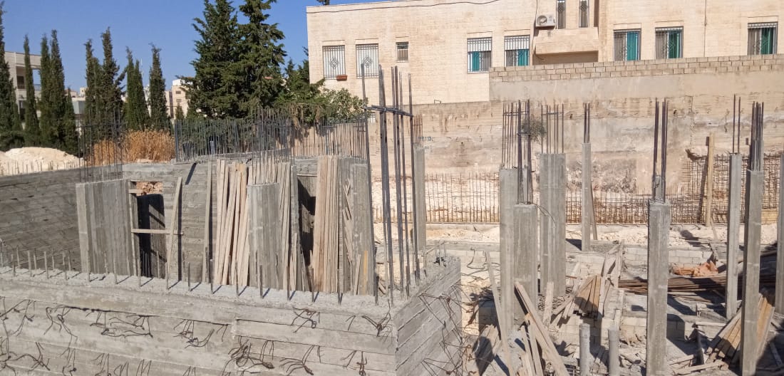 إيقاف 14 ورشة بناء وحفر عن