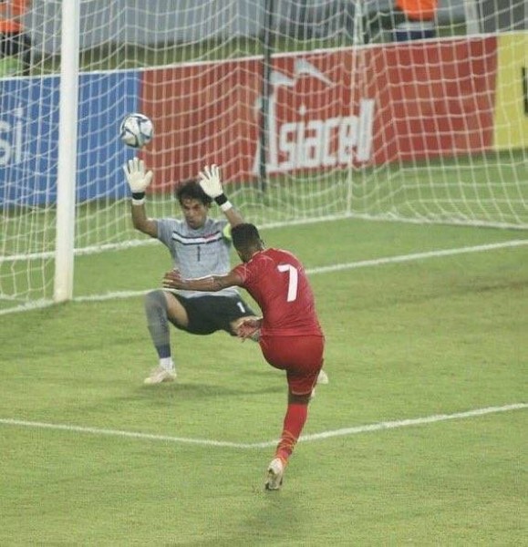 البحرين تتابع مفاجآتها وتتوج بلقب بطولة