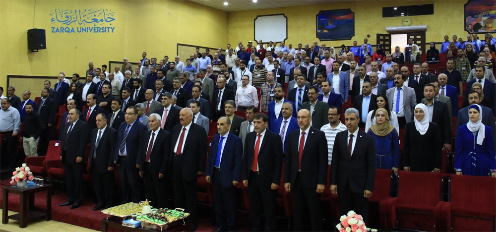 أسرة جامعة الزرقاء تتبادل التهاني بمناسبة