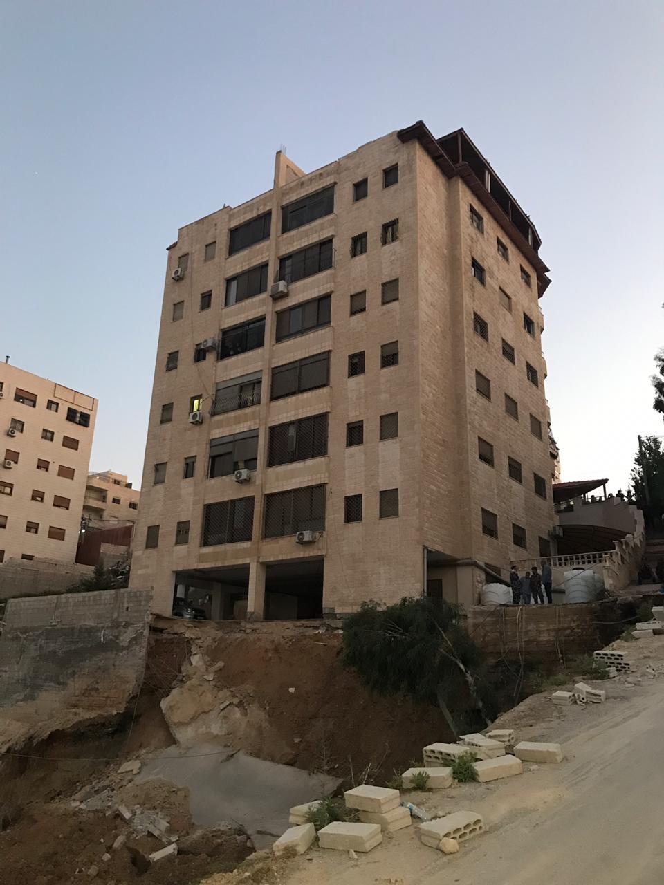 اخلاء سكان عمارة مكونة من 7