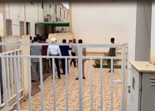 بالفيديو.. . لحظة وصول البشير إلى