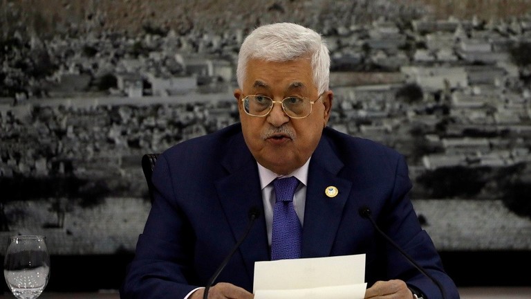 عباس يقيل جميع مستشاريه