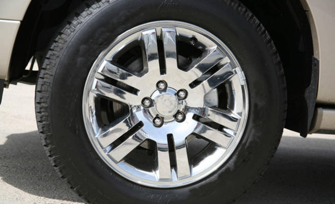 وفاة طفل ورجل مسن اثر حادثي