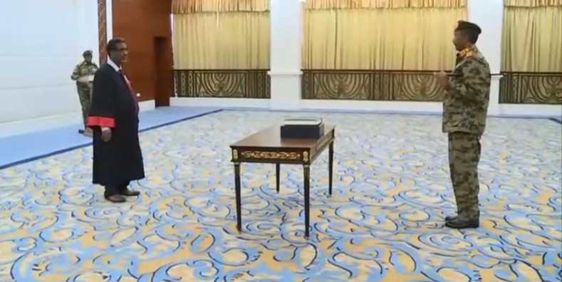 البرهان يؤدي اليمين رئيسا للمجلس السيادي