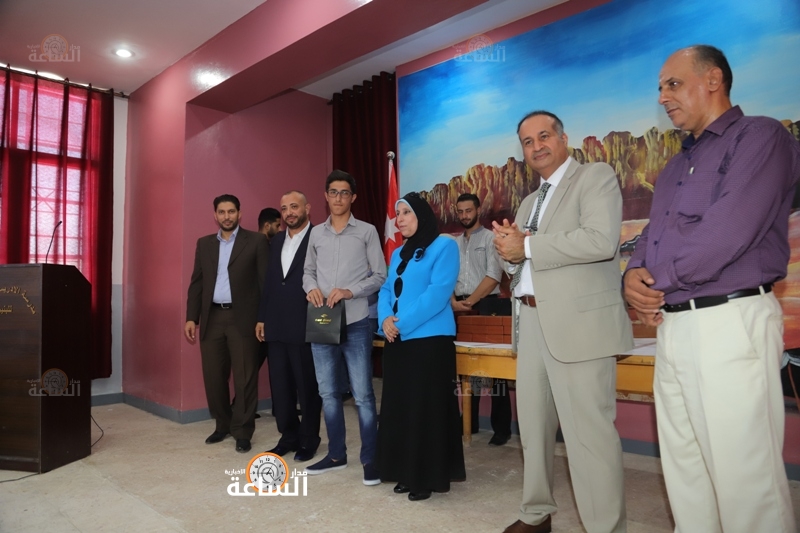 تكريم اوائل الثانوية ومديري المدارس في