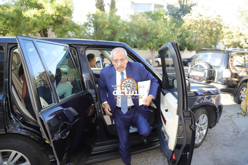 فايز الطراونة يشهر «في خدمة العهدين»