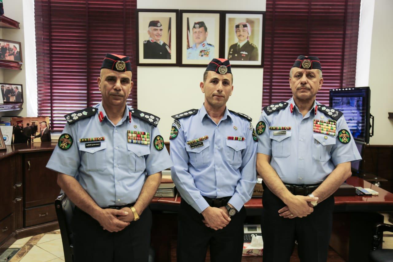 الأمن يكرم شرطيا تحدثت عنه صحيفة