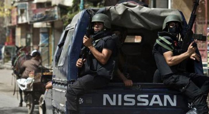 ضبط سيدة مصرية تدير شبكة ’دعارة‘