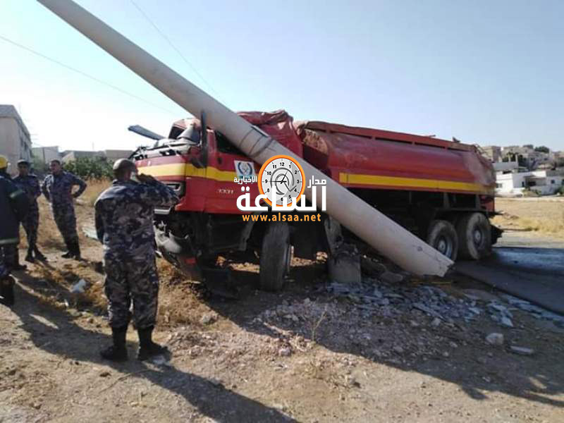 إصابات لثلاثة مرتبات بالدفاع المدني باصطدام