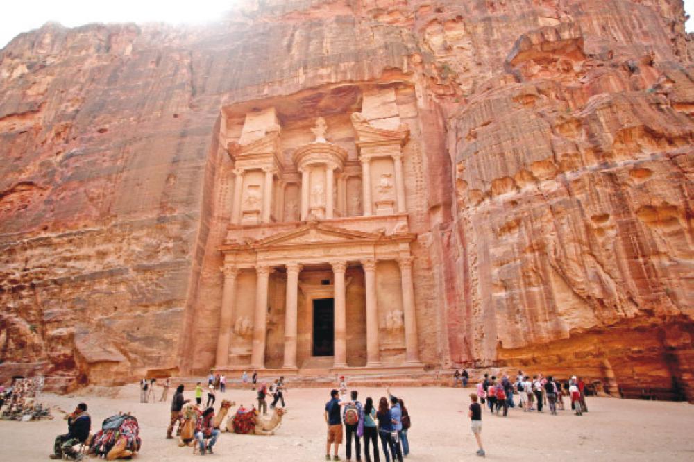 جمعية ادلاء السياح تقرر تعليق عملها