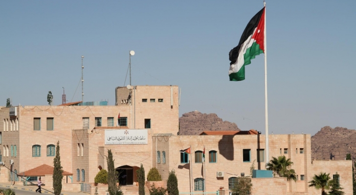 سلطة إقليم البترا توضح حادثة الحافلة: