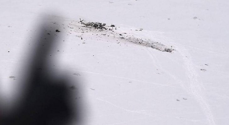 مروحية تضرب طائرة.. ومصرع جميع الركاب