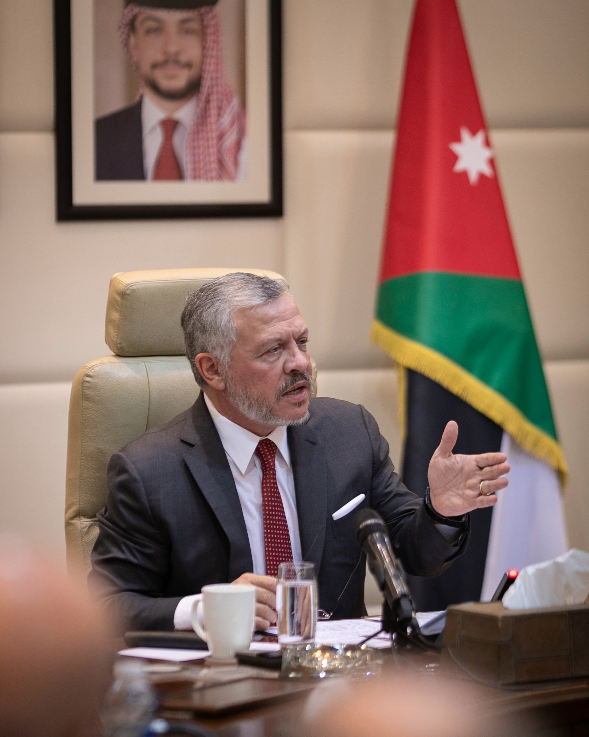 ماذا قال الملك للرزاز والوزراء وبماذا