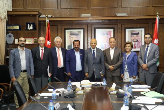 الحجايا يلتقي لجنة التربية في«الأعيان» ويؤكد