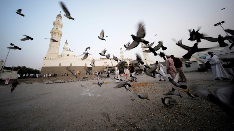 متاجر سعودية تبقي أبوابها مفتوحة في