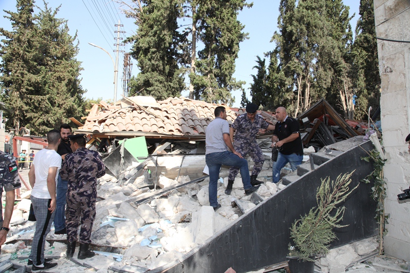 صور من موقع انفجار اسطوانة الغاز