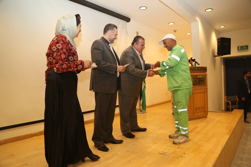 أمانة عمان تكرم 100 عامل وطن