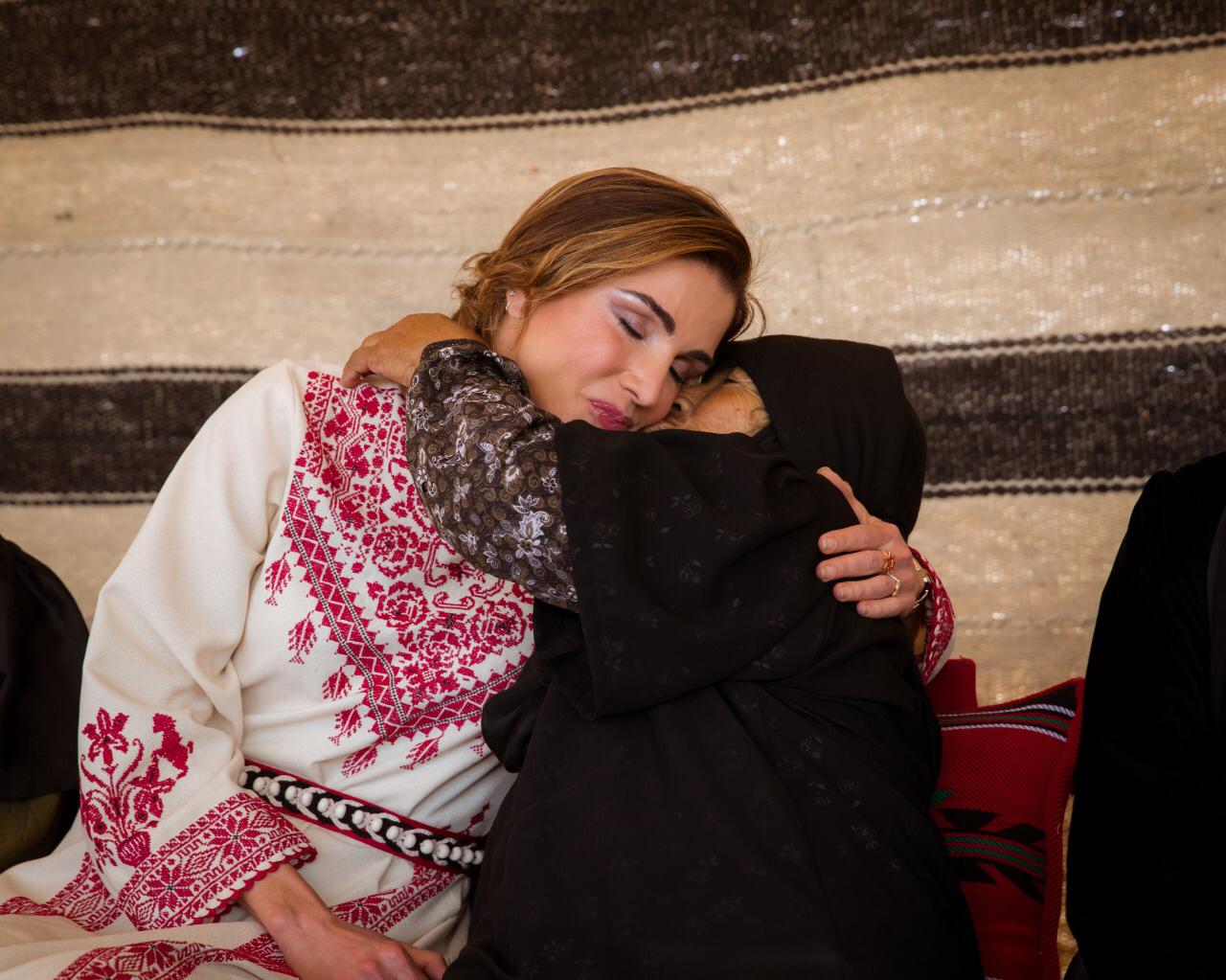 سيدات أم الرصاص لـ الملكة رانيا: