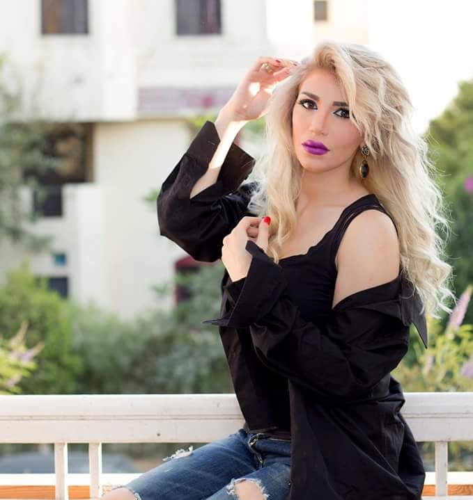 الفنانة السورية سارة نخلة تشيد بالمرأة