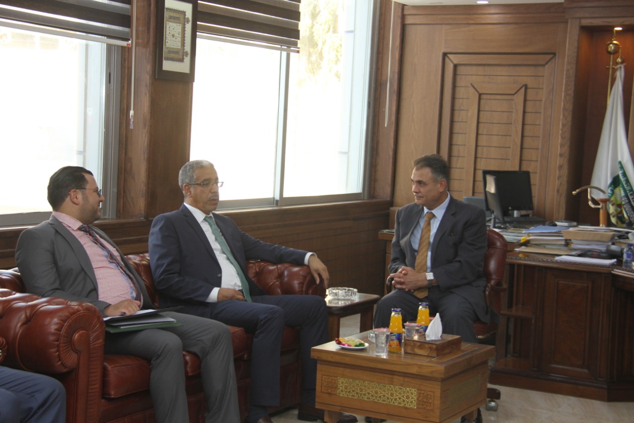 وزير الطاقة المغربي يطلع على تجربة