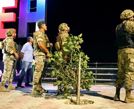 الجيش اللبناني يفتح النار على طائرات