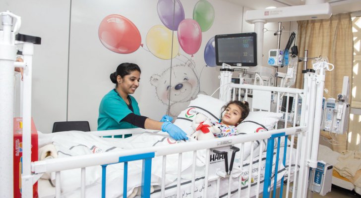 إماراتية تنسى طفلتها داخل مركبة 4